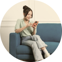 Woman ordering via WhatsApp